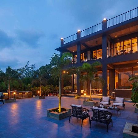 Sunset Boulevard By Stayvista - Lakeside Villa With Pet-Friendly Ambiance, Deck, Terrace, Plunge Pool & Modern Flair คาร์จัต ภายนอก รูปภาพ