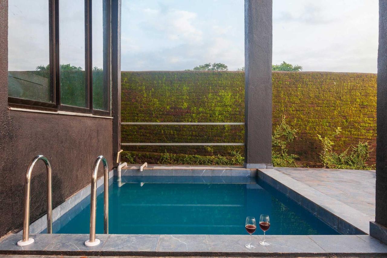 Sunset Boulevard By Stayvista - Lakeside Villa With Pet-Friendly Ambiance, Deck, Terrace, Plunge Pool & Modern Flair คาร์จัต ภายนอก รูปภาพ