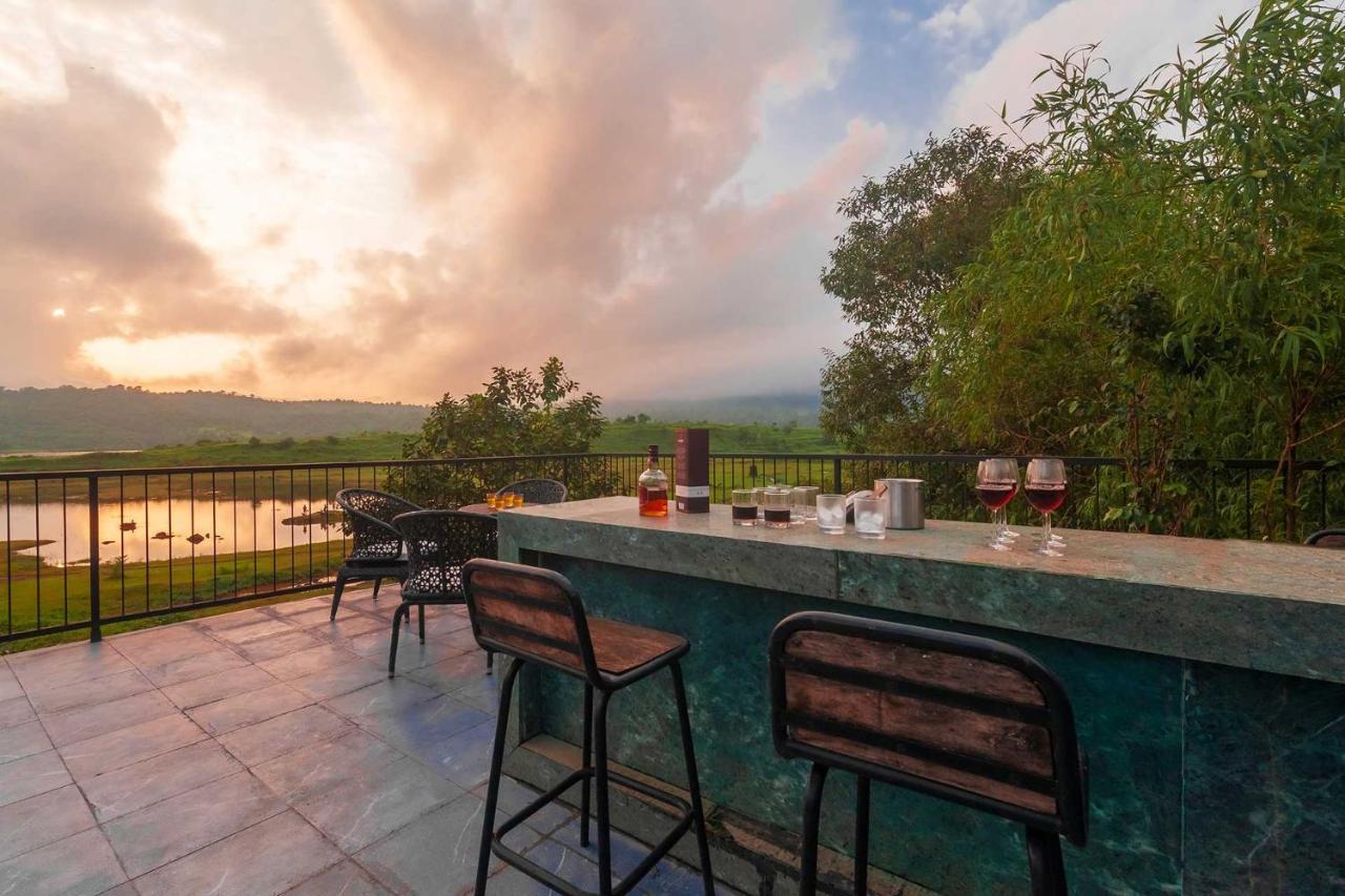 Sunset Boulevard By Stayvista - Lakeside Villa With Pet-Friendly Ambiance, Deck, Terrace, Plunge Pool & Modern Flair คาร์จัต ภายนอก รูปภาพ