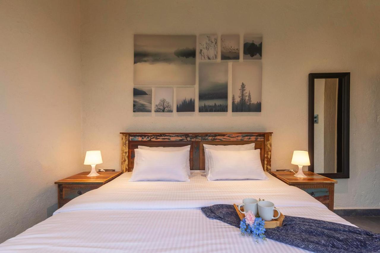 Sunset Boulevard By Stayvista - Lakeside Villa With Pet-Friendly Ambiance, Deck, Terrace, Plunge Pool & Modern Flair คาร์จัต ภายนอก รูปภาพ