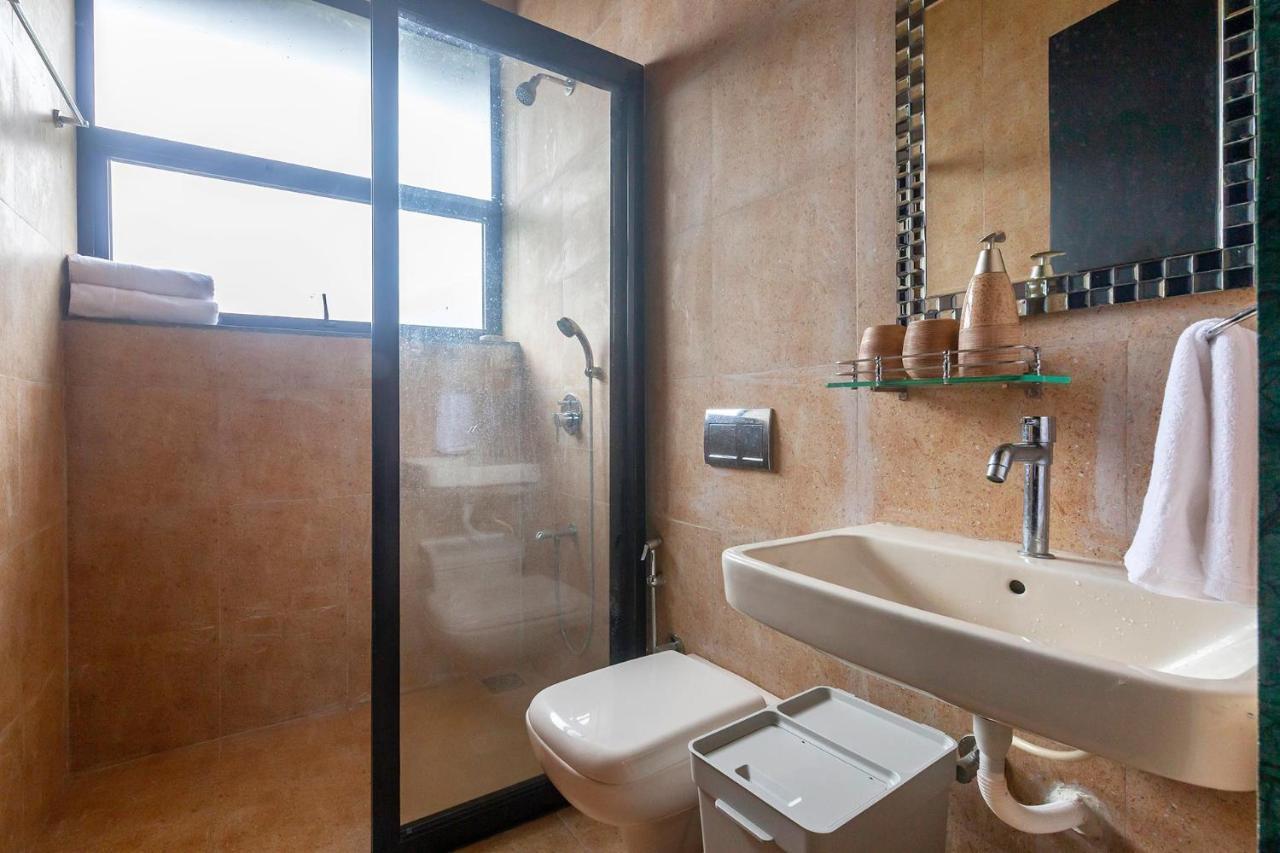 Sunset Boulevard By Stayvista - Lakeside Villa With Pet-Friendly Ambiance, Deck, Terrace, Plunge Pool & Modern Flair คาร์จัต ภายนอก รูปภาพ