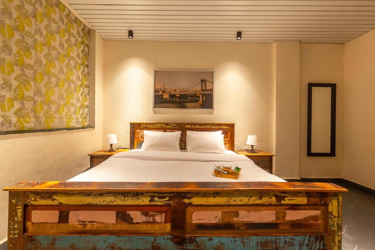 Sunset Boulevard By Stayvista - Lakeside Villa With Pet-Friendly Ambiance, Deck, Terrace, Plunge Pool & Modern Flair คาร์จัต ภายนอก รูปภาพ