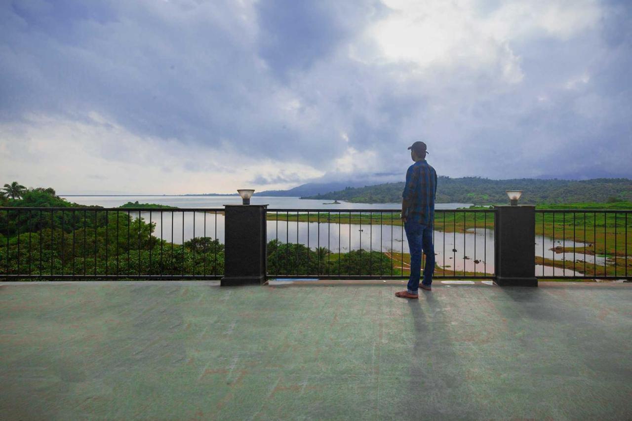 Sunset Boulevard By Stayvista - Lakeside Villa With Pet-Friendly Ambiance, Deck, Terrace, Plunge Pool & Modern Flair คาร์จัต ภายนอก รูปภาพ