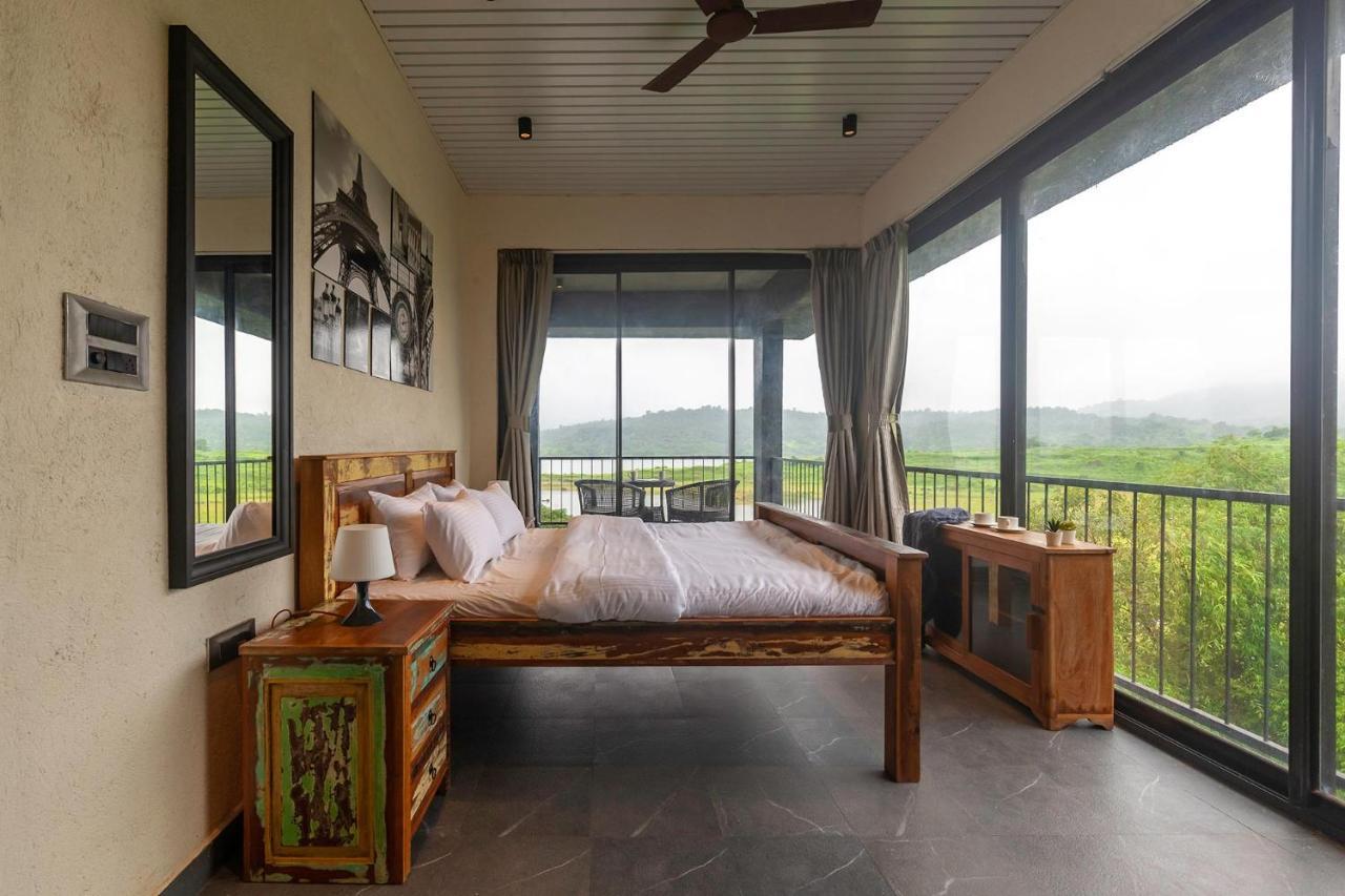 Sunset Boulevard By Stayvista - Lakeside Villa With Pet-Friendly Ambiance, Deck, Terrace, Plunge Pool & Modern Flair คาร์จัต ภายนอก รูปภาพ
