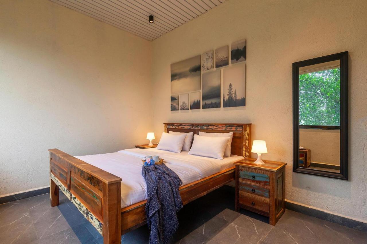 Sunset Boulevard By Stayvista - Lakeside Villa With Pet-Friendly Ambiance, Deck, Terrace, Plunge Pool & Modern Flair คาร์จัต ภายนอก รูปภาพ