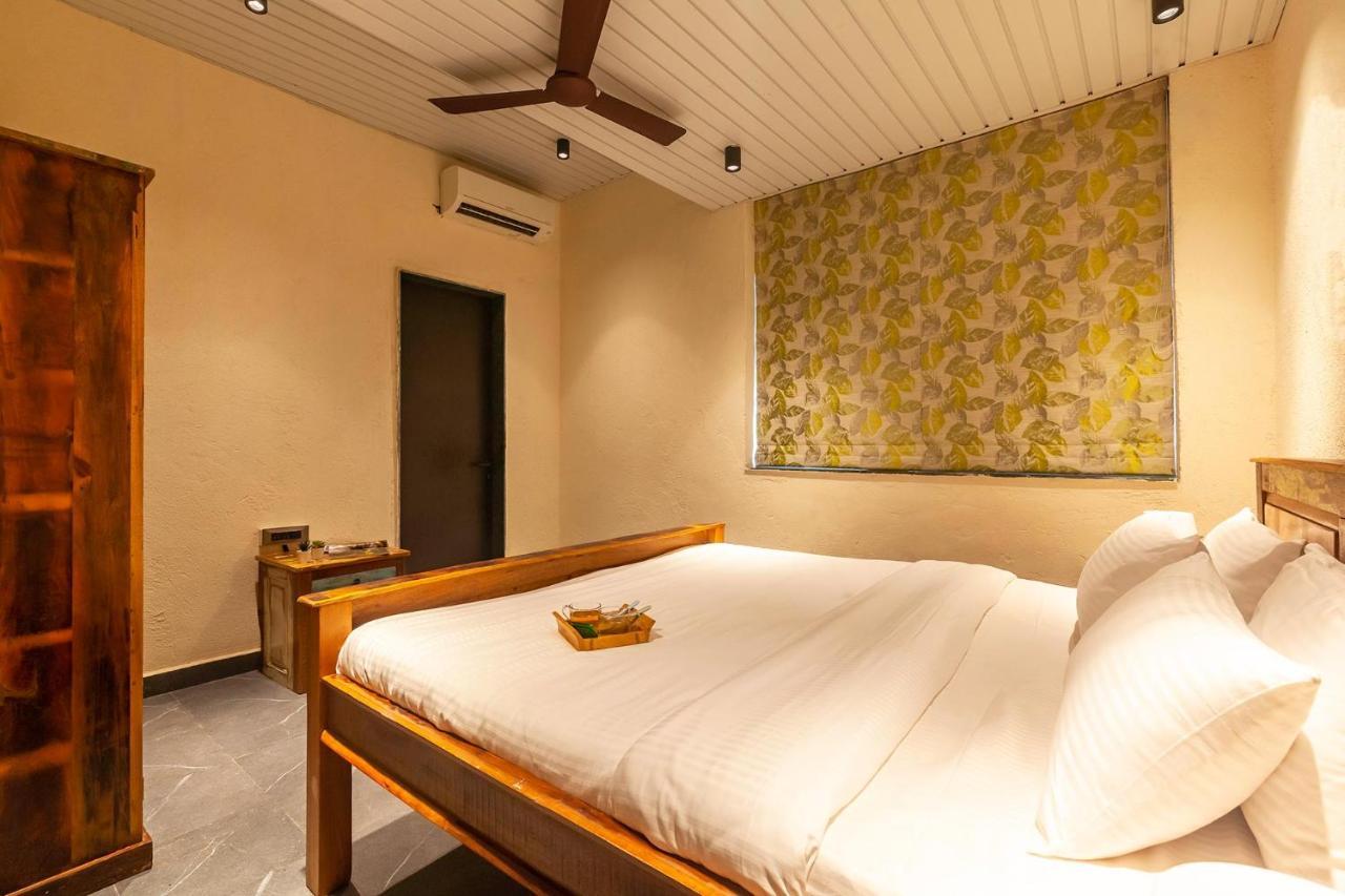 Sunset Boulevard By Stayvista - Lakeside Villa With Pet-Friendly Ambiance, Deck, Terrace, Plunge Pool & Modern Flair คาร์จัต ภายนอก รูปภาพ