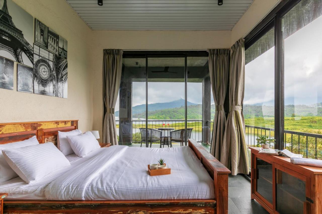 Sunset Boulevard By Stayvista - Lakeside Villa With Pet-Friendly Ambiance, Deck, Terrace, Plunge Pool & Modern Flair คาร์จัต ภายนอก รูปภาพ